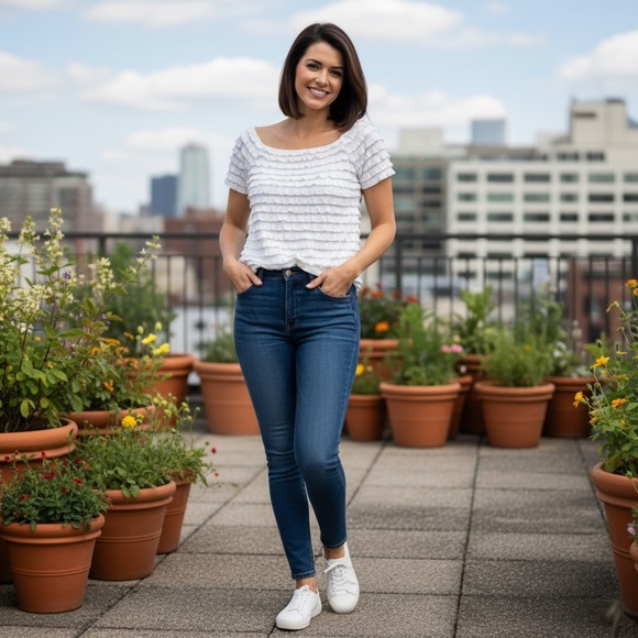Frank Lyman White Ruffled Tee Size 10 - Picture 1 of 7